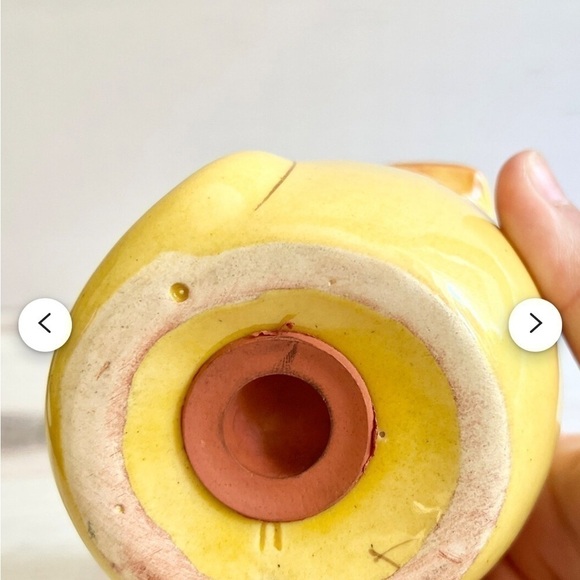 Yellow mouse holding a piece of cheese is perfect for holding Parmesan cheese. - Picture 8 of 8